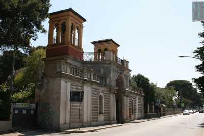 Bari, due passi in via Amendola: alla scoperta di ville magnificenti e nascoste